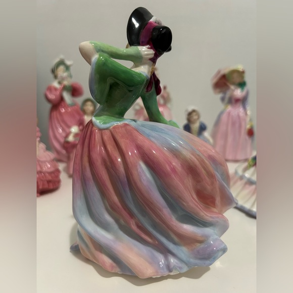 Royal Doulton Vintage Figurine Autumn Breezes - Picture 4 of 6